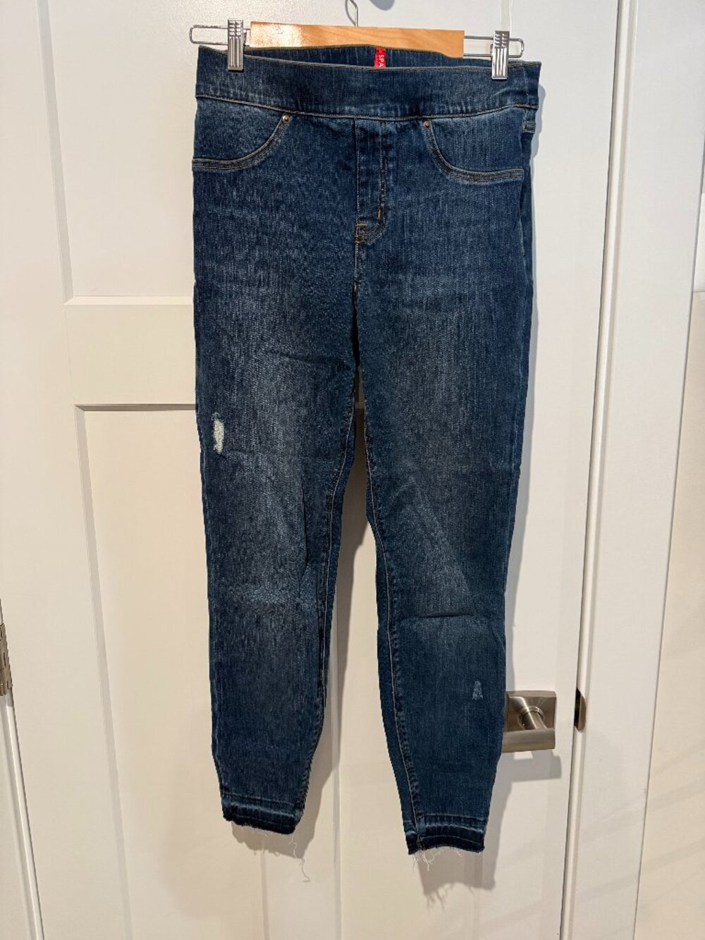 Size M Spanx Pull on Skinny Jean Medium Wash
